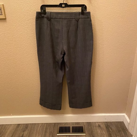 Tribu Women's Capri's, Size 12, black with stripes, 62% polyester, 22% rayon, 6% - Picture 2 of 2